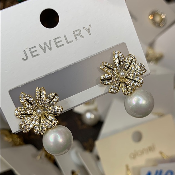 Jewelry - Elegant Gold and Silver Floral Pearl Earrings